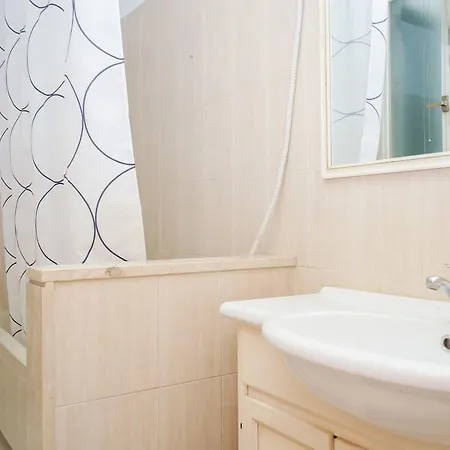 2 Bed Close To Colosseum *